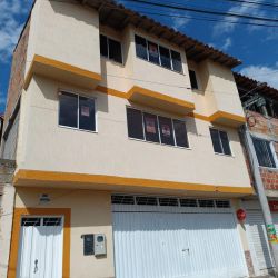 CASA EN ROJAS PINILLA