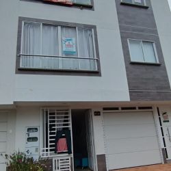 SE VENDE APARTAMENTO DUPLEX EN JADINES DEL BELLA ISLA